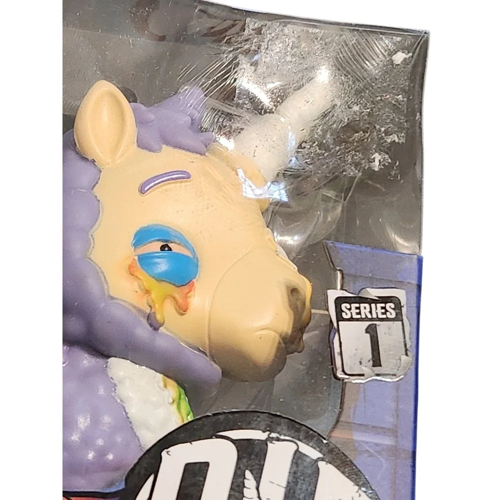 Rainbows in Pieces Bobby Bruises Series 1 Collectible Figure with Trading Card‎